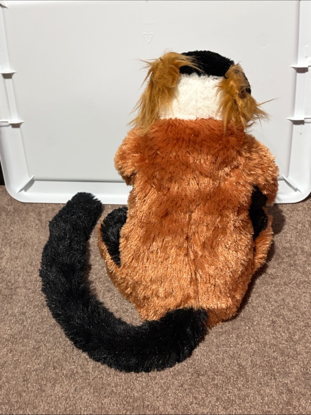 Red Ruffed Lemur plush - Picture 3 of 4